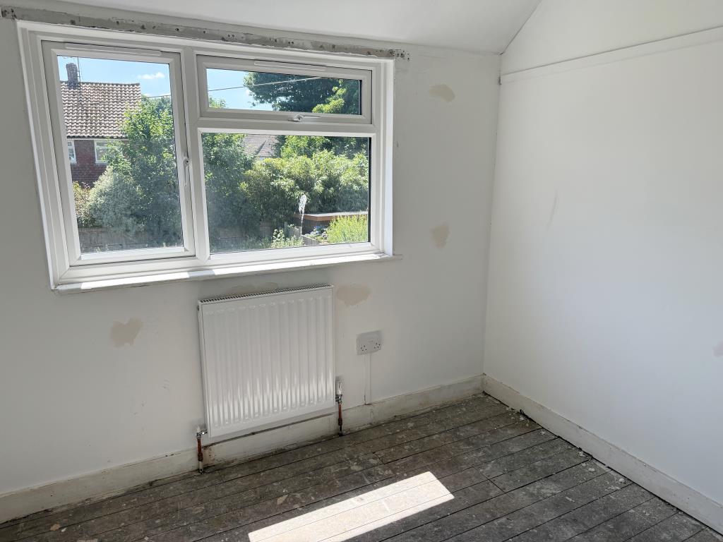Lot: 174 - SEMI-DETACHED HOUSE IN NEED OF UPDATING - Bedroom two